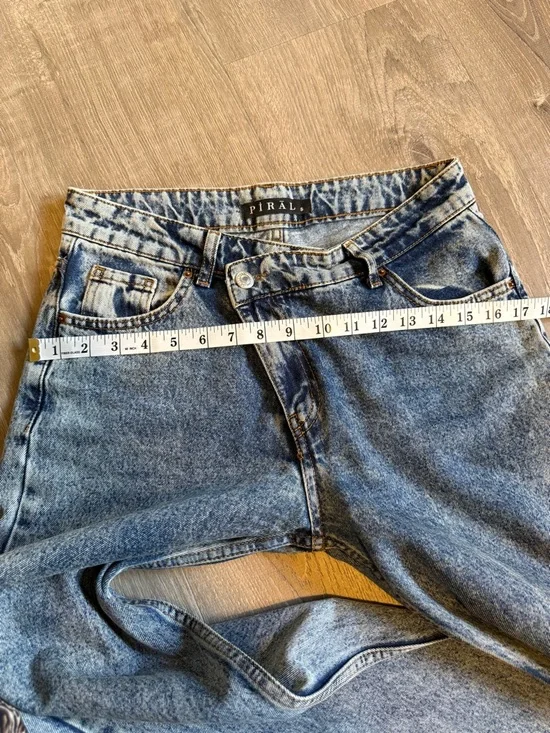 Piral Cross Button Straight Jeans – Size S - Picture 9 of 12
